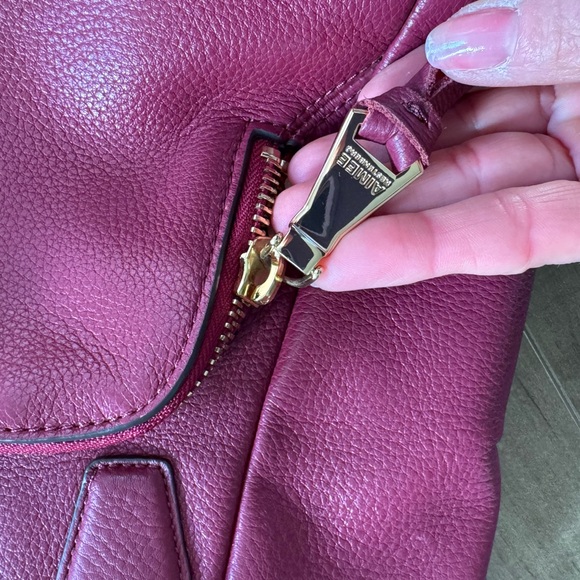 Aimee Kestenberg Chic Magenta Shoulder Bag Leather - Picture 4 of 5